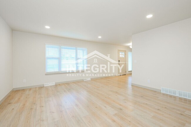 Foto del edificio - 6475 W Kingsley Ave