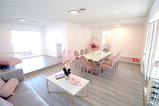 Foto del edificio - 4709 Washington St