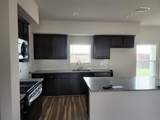 Foto del edificio - 1605 La Delle St