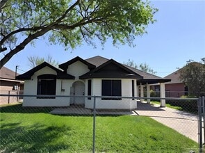 Building Photo - 12 South Dr