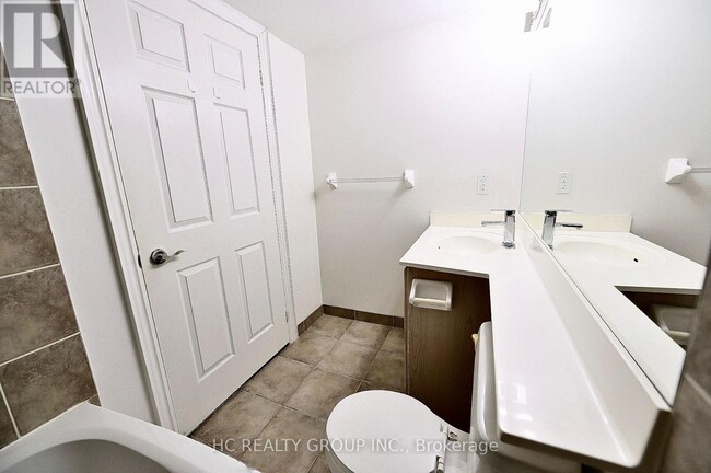 Building Photo - 15 Greenview Ave