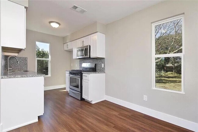 Foto del edificio - 7608 Carver Ave