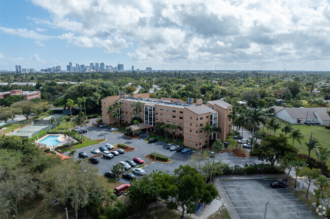 Building Photo - The Tennis Club II