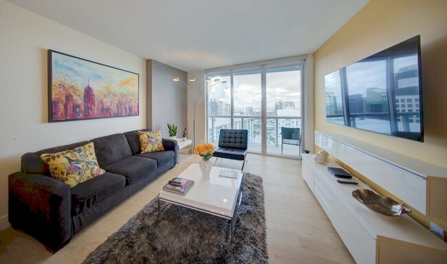 Building Photo - 485 Brickell Ave