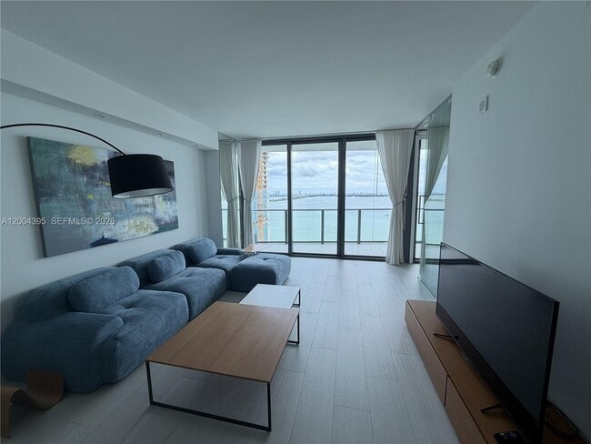 Foto del edificio - 460 NE 28th St