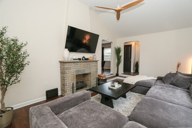 Building Photo - 195 S Sylvan Ave