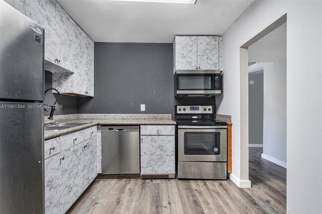 Foto del edificio - 15205 NE 6th Ave