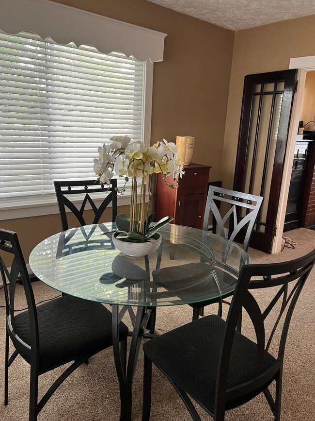 dining room - 313 W 15th Ave