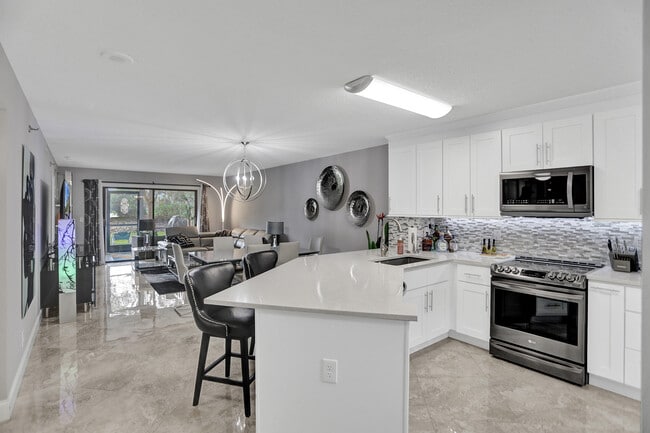 Building Photo - 2238 N Cypress Bend Dr