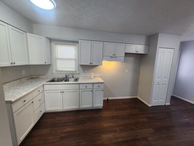 Foto del edificio - Renovated 3 bedroom 1 bath home in Valley Station!