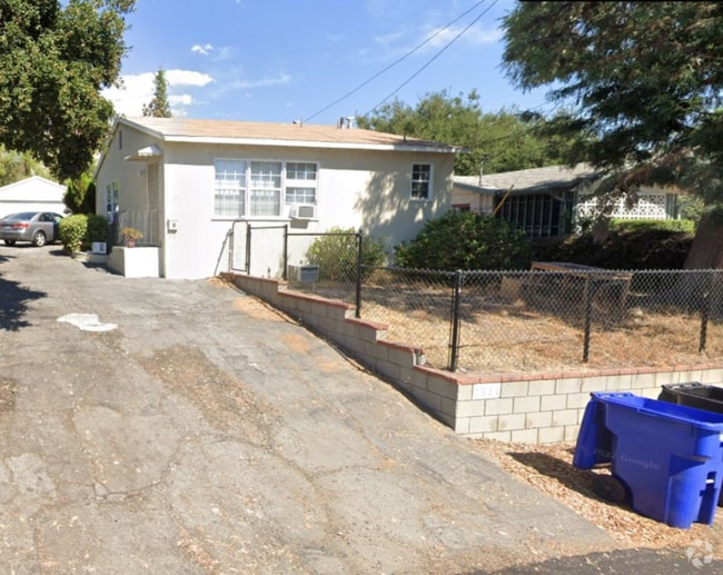 Building Photo - 2511 Manhattan Ave