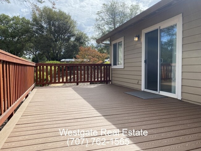 Foto del edificio - 180 Rock Rose Ln