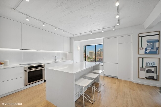 Foto del edificio - 345 N Canal St