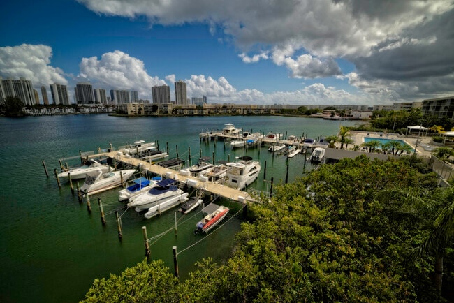 Foto del edificio - 18081 Biscayne Blvd