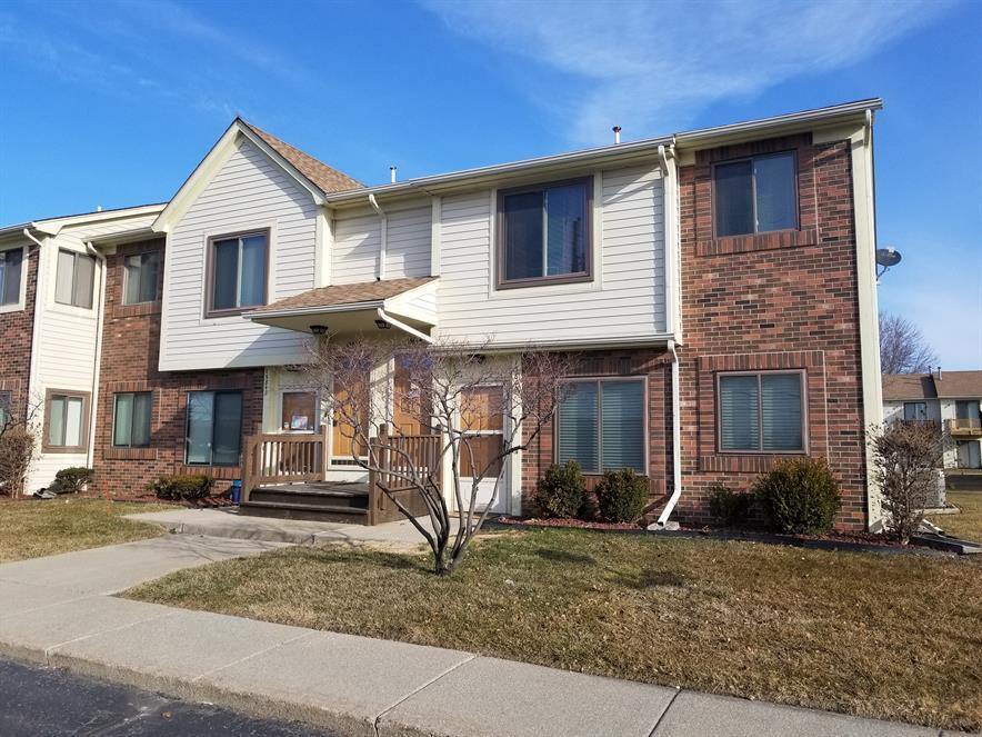 Primary Photo - 2 Bedroom Upper Condo, Condo has Raised Ce...