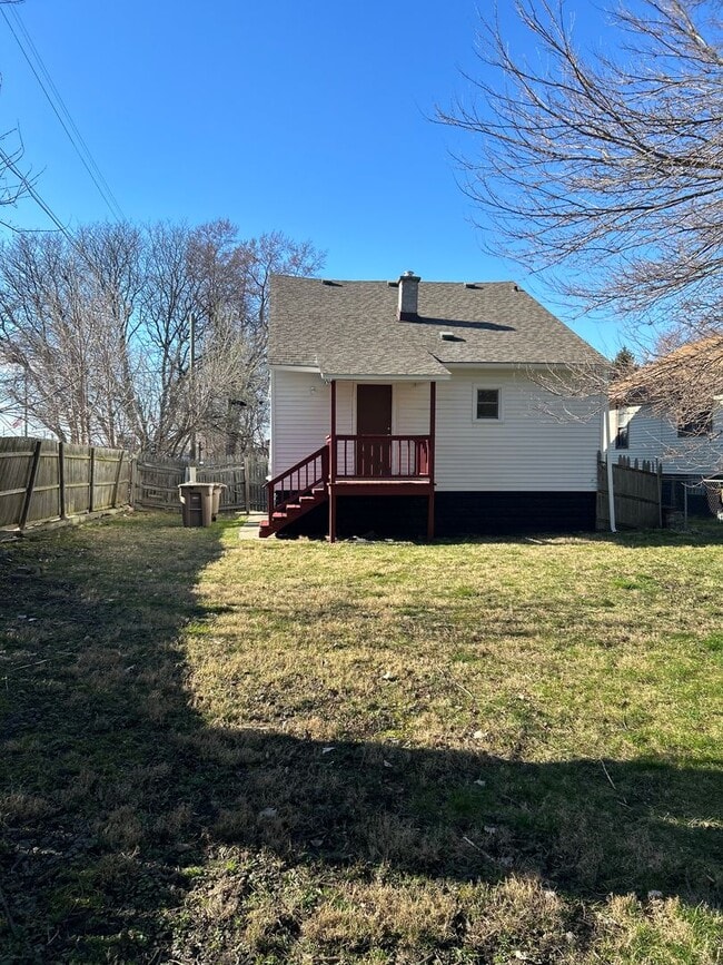 Building Photo - 14 Gerdon Ave