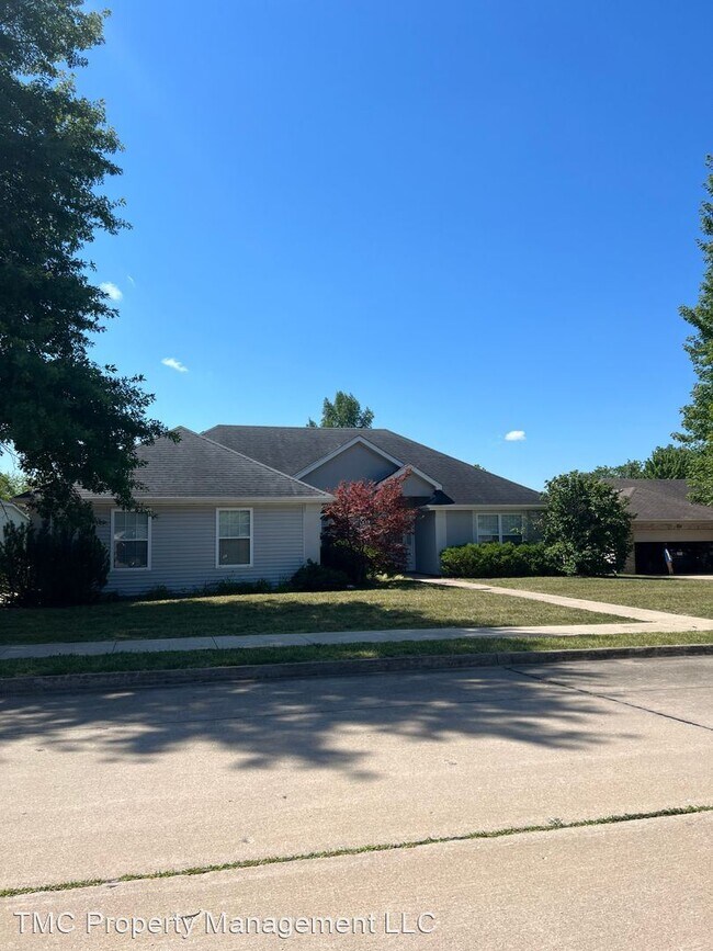 Foto del edificio - 3 br, 2 bath House - 3900 Cameron Ct.