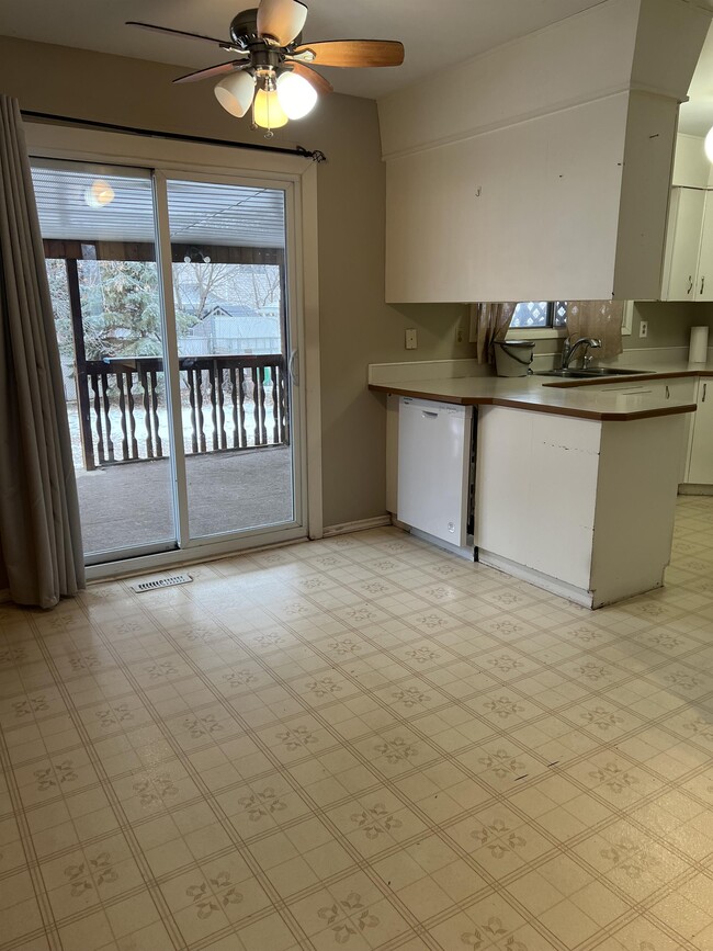 Building Photo - 11 Krivel Crescent