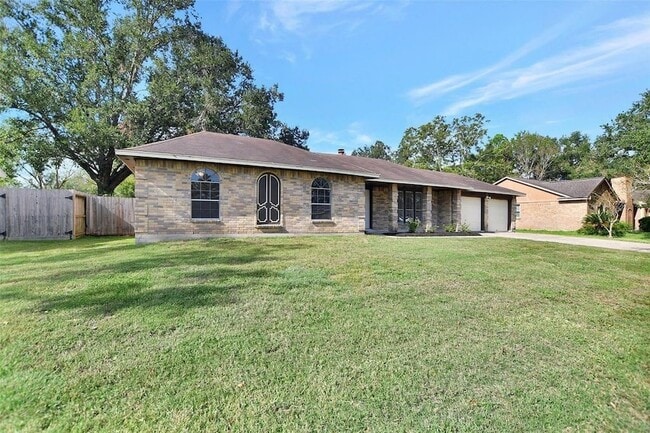 Photo - 1311 Oak Hollow Dr House