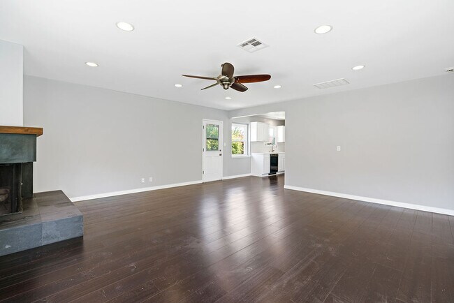 Building Photo - 5343 Blanco Way