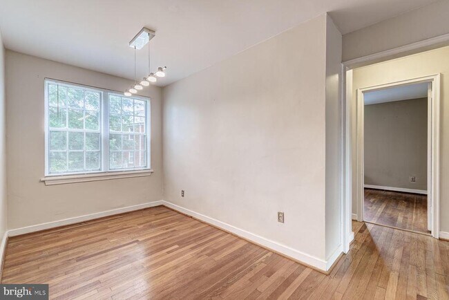 Foto del edificio - 109 E Glebe Rd