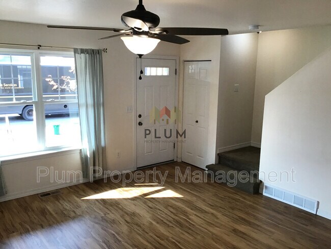 Building Photo - 1332 Bulwer St