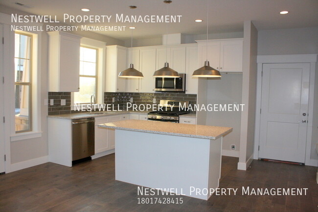 Foto del edificio - Beautiful Sandy townhome