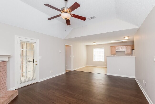 Foto del edificio - 1106 Cross Wood Ln