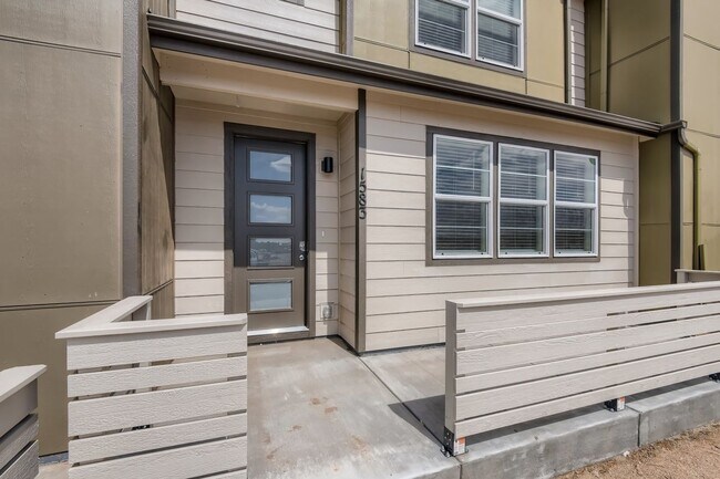 Foto del edificio - Welcome to this 3 bed, 2 and half bath town-home in Briargate area