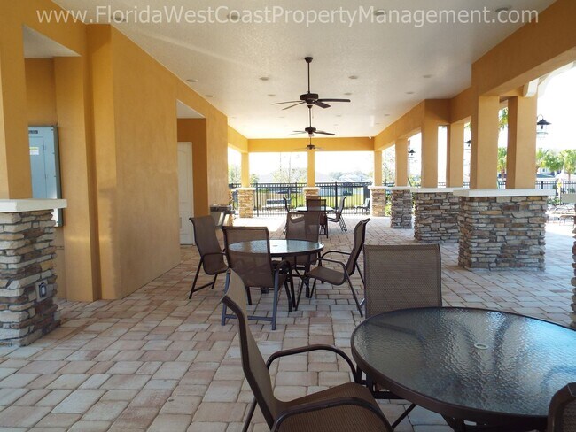 Foto del edificio - LOVELY 3 BEDROOM TOWNHOME IN HARMONY LAKEW...