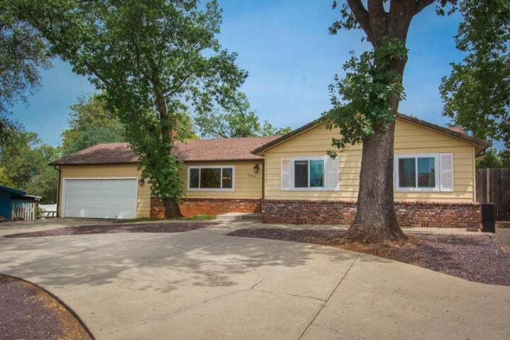 Primary Photo - 1464 Mistletoe Ln