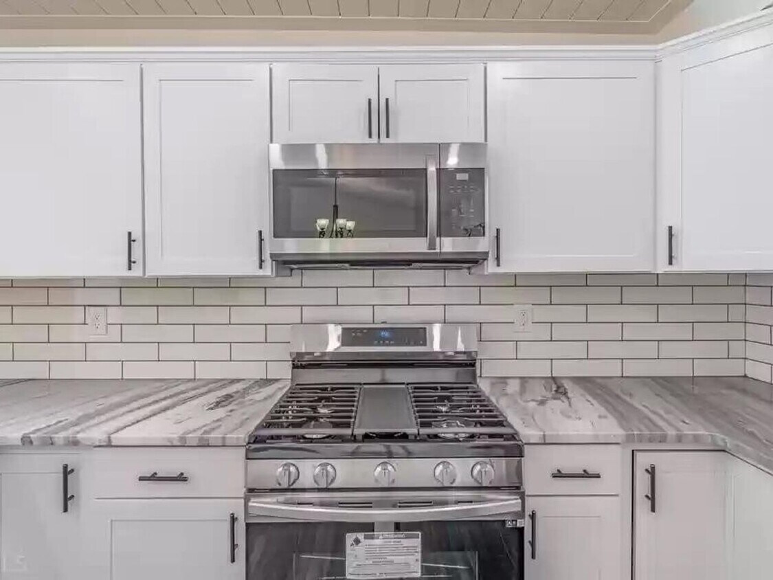 Primary Photo - 3 Bedroom 2 Bathroom Single Family Home in...