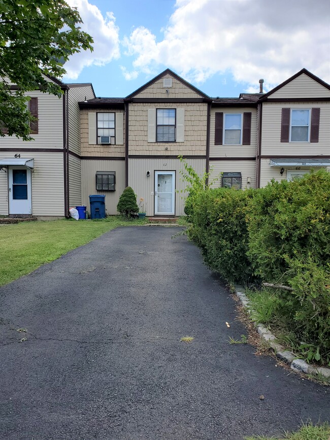Building Photo - 62 Redbud Rd