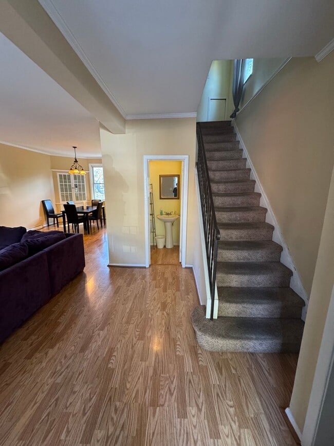 Foto del edificio - 5 Bedroom 2.5 Bath in Squirrel Hill