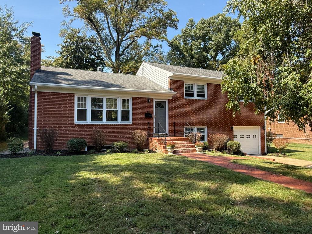 Foto principal - 211 W Columbia St