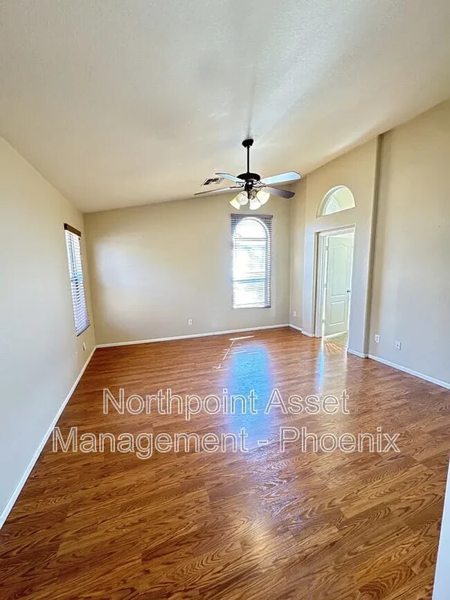 Foto del edificio - 1215 N 158th Dr