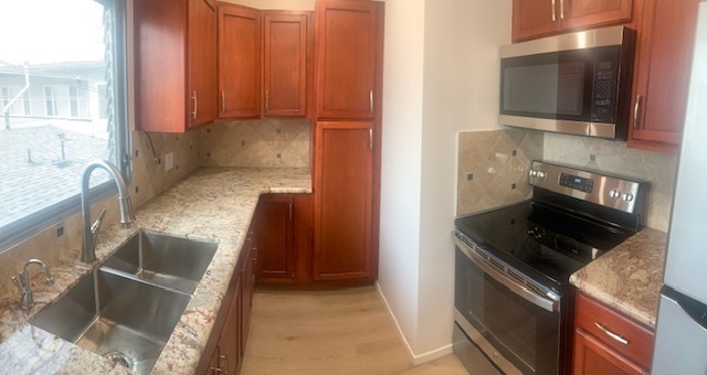 Kitchen with hot/cold filtered water - Crestwood Apartments