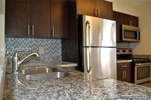 Foto principal - 910 Constitution Dr