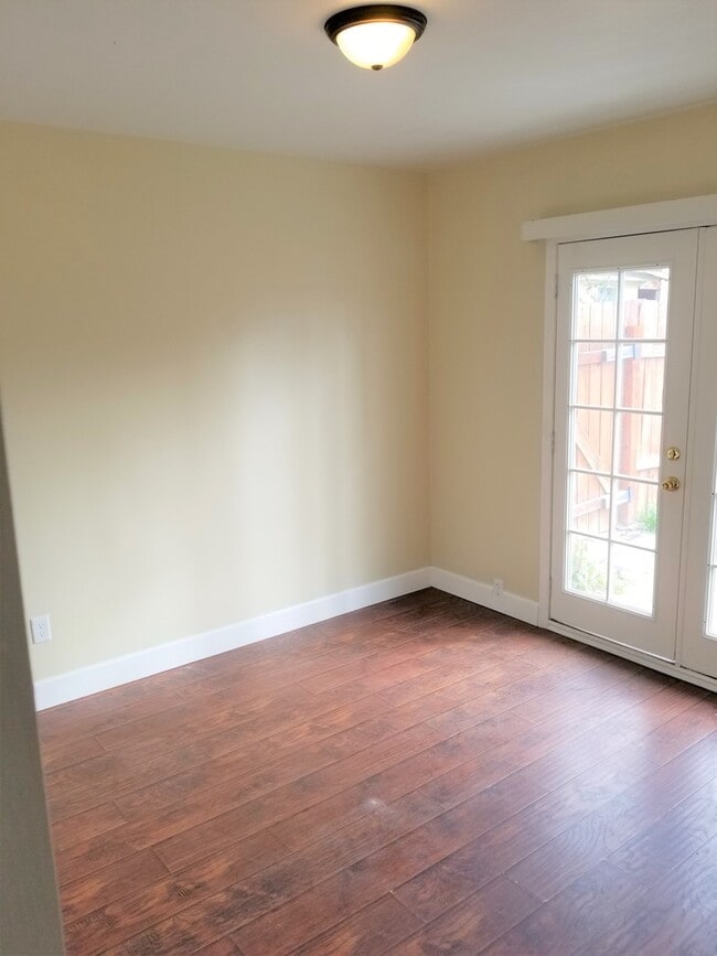 Foto del edificio - 1075 E Oakland Ave