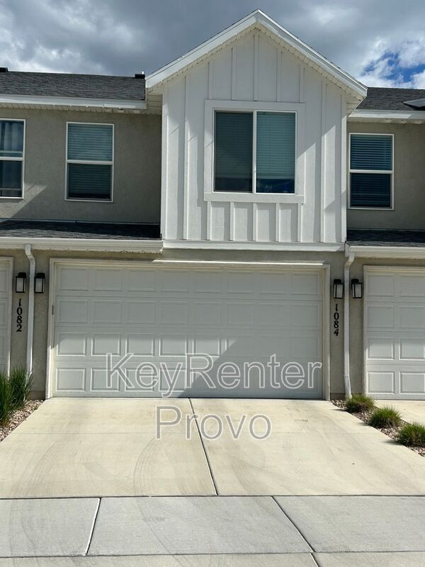 Building Photo - 1084 E Seaside St