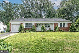 Building Photo - 1744 Lark Ln