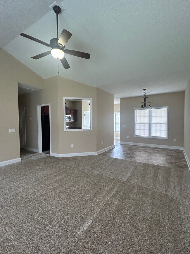 Foto del edificio - 107 Silver Peak Dr
