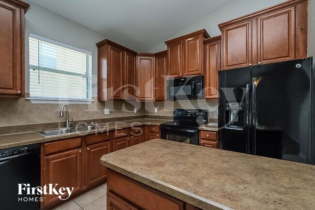 Building Photo - 12141 Colony Lakes Blvd