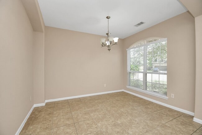 Foto del edificio - 6843 Bears Path Ln