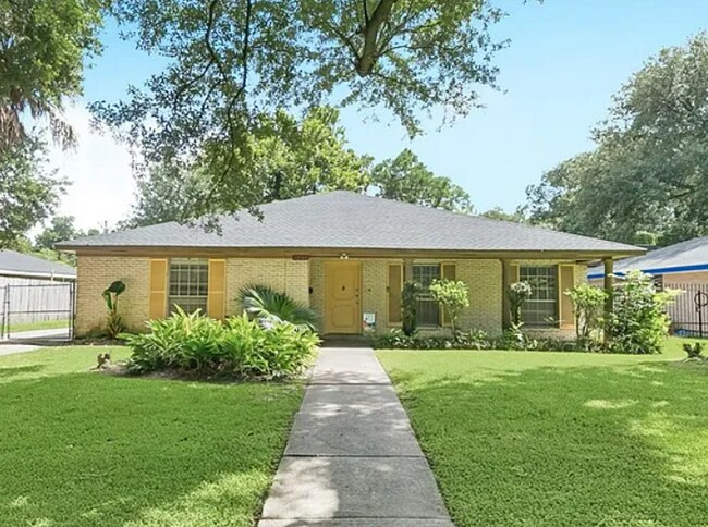 Foto del edificio - 5933 Dover Pl