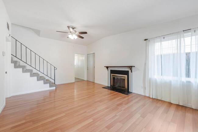 Foto del edificio - 2577 Gonzaga St