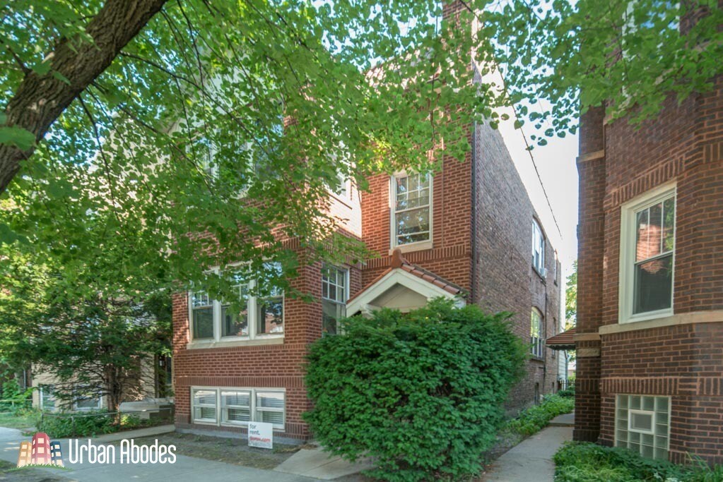 2224 W Argyle St Unit B, Chicago, IL 60625 Apartments in Chicago, IL