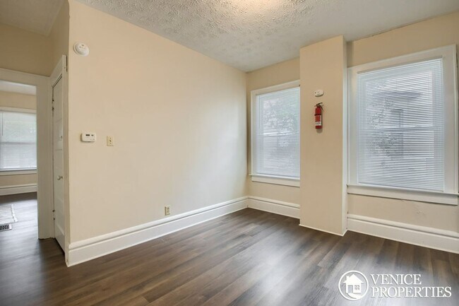 Foto del edificio - Charming 2BR on Lane and Indiana