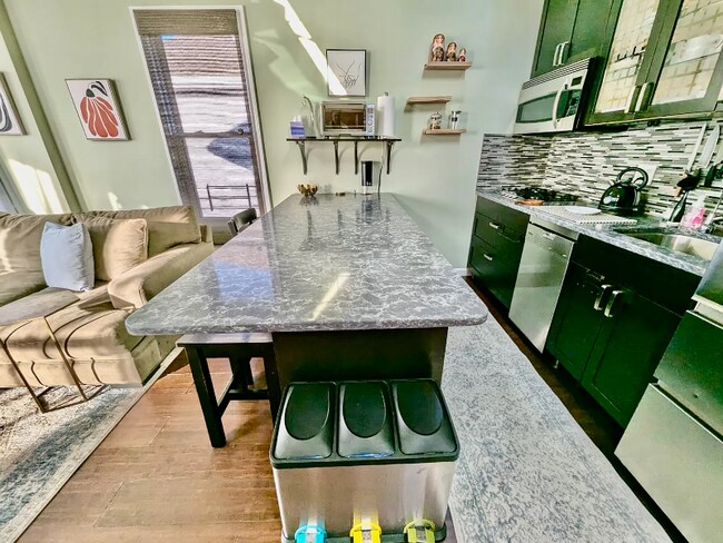 Foto del edificio - 4731 Beach 47th St