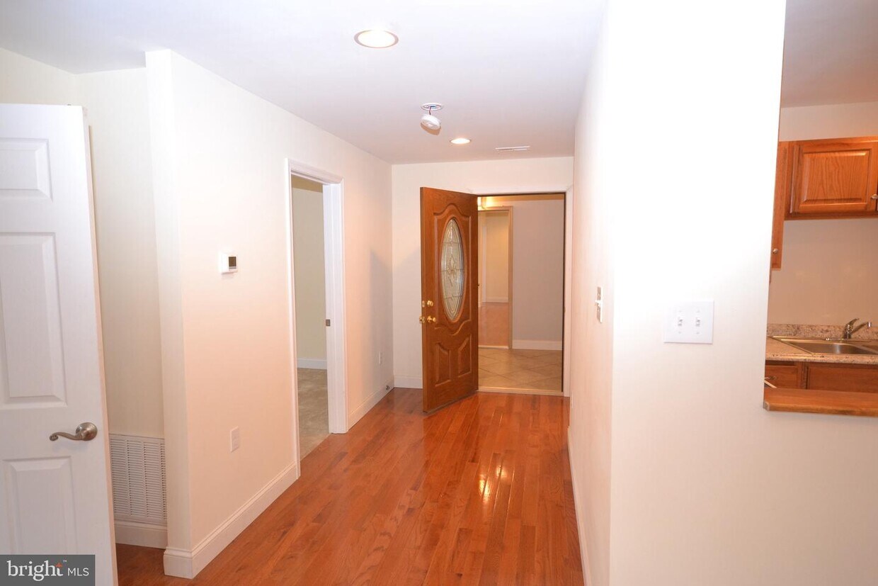 12439 Old Frederick Rd Unit 3, Rocky Ridge, MD 21778 Apartment for